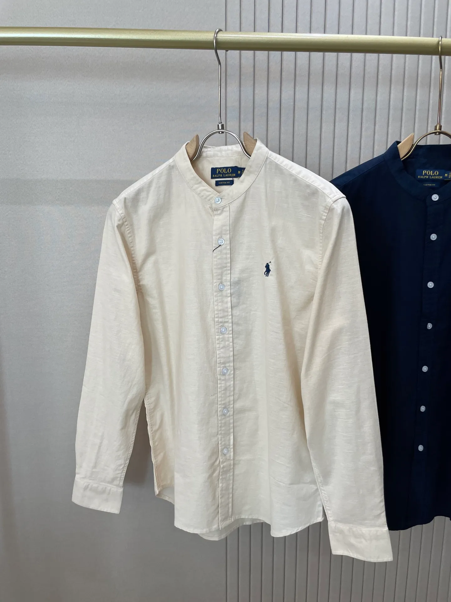 P220 🌸🌸🌸 POLO Ralph Lauren [High Quality] Classic shirt! The classic casual shirt made of pure cotton and linen has a unique design. It has a simple, clean and classic silhouette. It is a versatile style that can be switched at will. The fabric feels soft and delicate, highly breathable, and is close to the skin and comfortable to wear. It can be worn alone as an inner layer. Its versatile performance is beyond your imagination! The upper body of the ready-to-wear is simple and classic yet elegant! Size:M-XXL